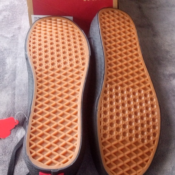 Black low vans size 10.5 new in box - Picture 2 of 5